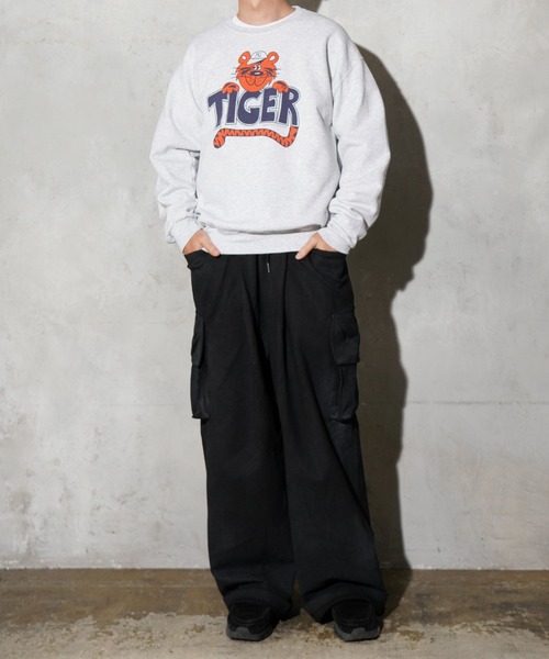 JERZEES(ジャージーズ)の「JERZEES / ジャージーズ TIGER CREW SWEAT タイガー プリント スウェット(スウェット・メンズ・グレー/ライトグレー・LARGE/X-LARGE/XX-LARGE/MEDIUM)」の4枚目の写真