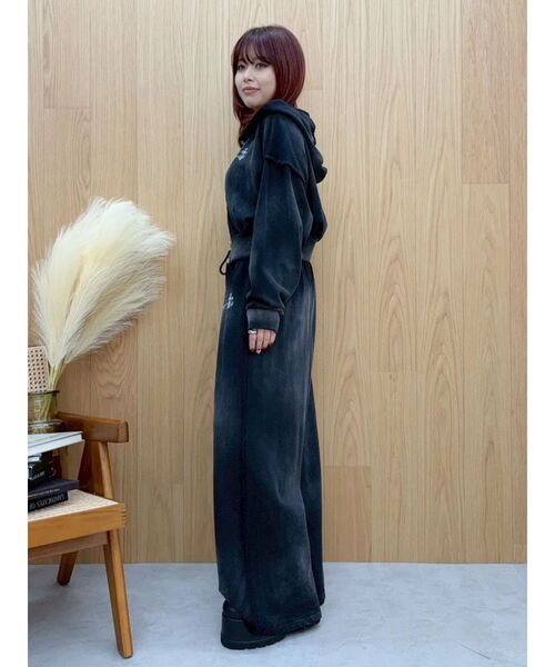 EVRIS（エヴリス）の「パウダースウェットワイドパンツ【セットアップ着用可能】（スウェットパンツ・レディース・アイボリー/ブラック/レッド/ブラウン・FREE）」の16枚目の写真