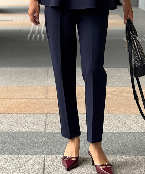 ST.ROONEY(セントルーニー)の「テーパードタックパンツ【低身長・小柄女性向け】(その他パンツ・レディース・ベージュ/ネイビー/ブラック・XS)」の3枚目の写真