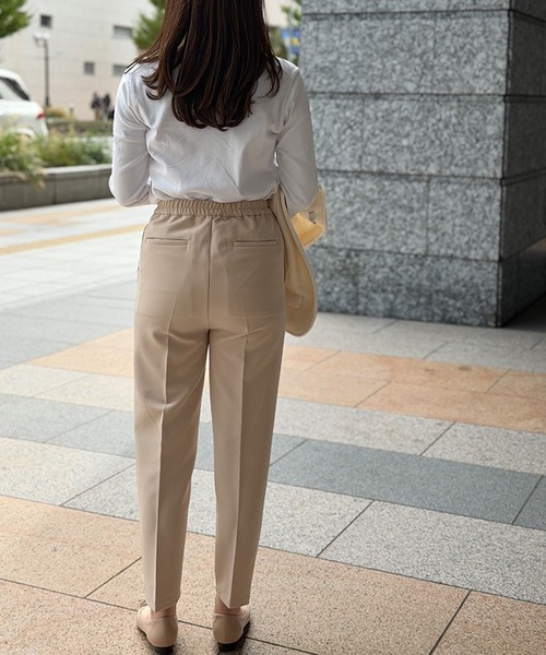 ST.ROONEY(セントルーニー)の「テーパードタックパンツ【低身長・小柄女性向け】(その他パンツ・レディース・ベージュ/ネイビー/ブラック・XS)」の4枚目の写真