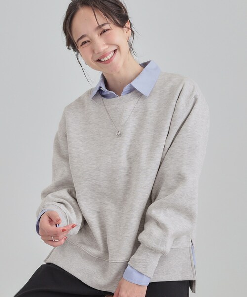 SHOO・LA・RUE(シューラルー)の「【あったか/S-LL】シンプルだから使いやすい ガゼット付き 裏起毛スウェット(スウェット・レディース・ブルー系その他/パープル/ダークグレー/ワインレッド/アイボリー・04/03/02/01)」の1枚目の写真