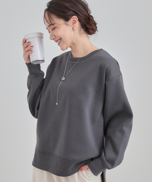 SHOO・LA・RUE(シューラルー)の「【あったか/S-LL】シンプルだから使いやすい ガゼット付き 裏起毛スウェット(スウェット・レディース・ブルー系その他/パープル/ダークグレー/ワインレッド/アイボリー・04/03/02/01)」の2枚目の写真