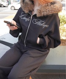 almo（アルモ）の「ラインストーンロゴボリュームファーZIPパーカー(RO)（パーカー）」