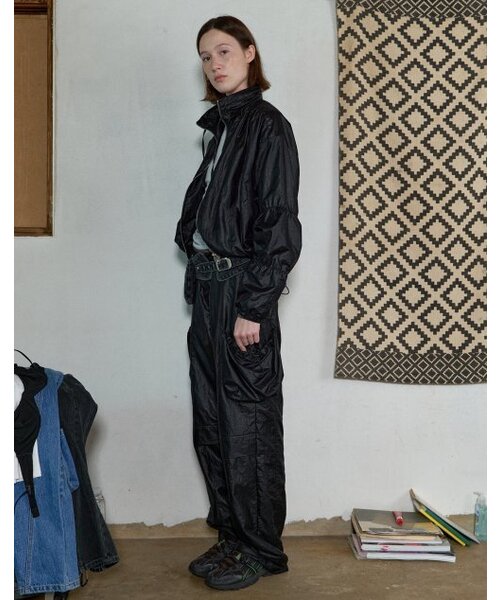 AOPT(アオプト)の「HIGH NECK SHIRRING BLOUSON - BLACK(ナイロンジャケット・レディース・その他・SMALL/MEDIUM)」の3枚目の写真