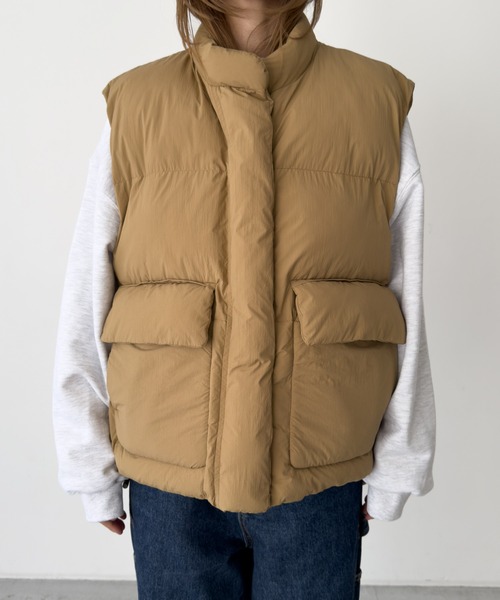 CANAL JEAN（キャナルジーン）の「Lakey Park　アウトポケットパファーベスト（ダウンベスト・レディース・ベージュ・ONE SIZE）」の8枚目の写真