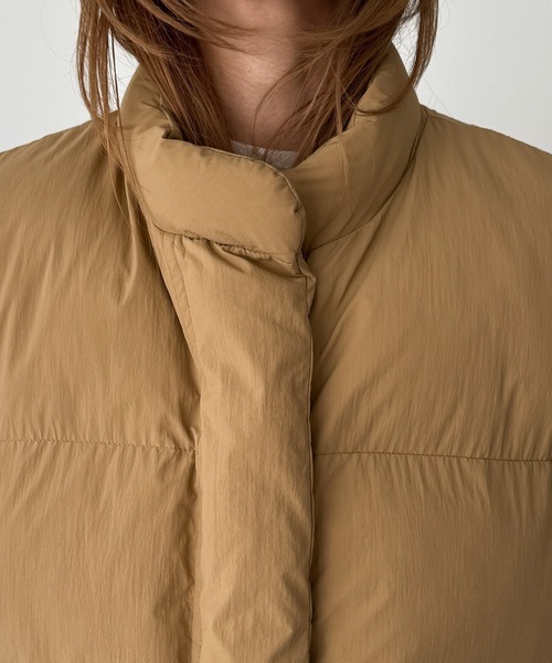 CANAL JEAN（キャナルジーン）の「Lakey Park　アウトポケットパファーベスト（ダウンベスト・レディース・ベージュ・ONE SIZE）」の12枚目の写真