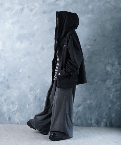 NOIZY(ノイジー)の「Threads Utility Zip-Up Hoodie / ワンポイント 刺繍 ジップパーカー スウェットパーカー フーディー(パーカー・メンズ・Black/グレー・LARGE/MEDIUM)」の10枚目の写真