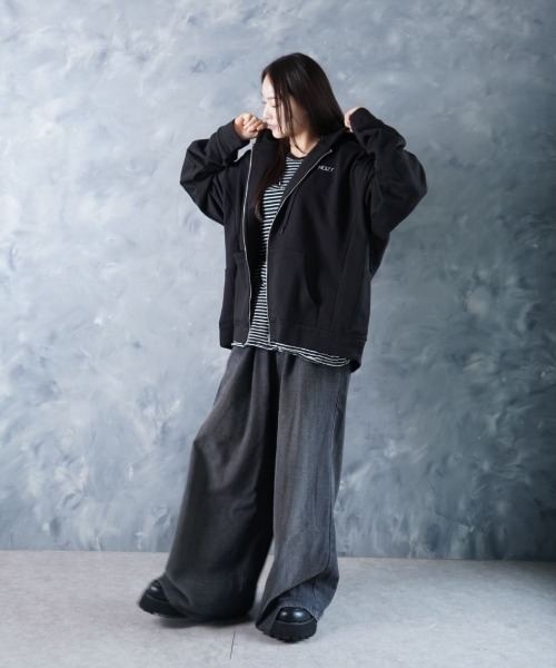 NOIZY(ノイジー)の「Threads Utility Zip-Up Hoodie / ワンポイント 刺繍 ジップパーカー スウェットパーカー フーディー(パーカー・メンズ・Black/グレー・LARGE/MEDIUM)」の11枚目の写真