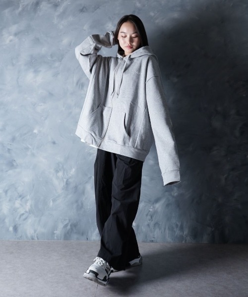 NOIZY(ノイジー)の「Threads Utility Zip-Up Hoodie / ワンポイント 刺繍 ジップパーカー スウェットパーカー フーディー(パーカー・メンズ・Black/グレー・LARGE/MEDIUM)」の17枚目の写真