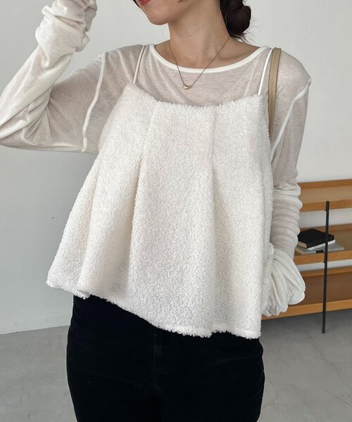 CAPRICIEUX LE'MAGE(カプリシューレマージュ)の「ボアフレアキャミ(シャツ/ブラウス・レディース・オフホワイト/ブラック・FREE)」の1枚目の写真