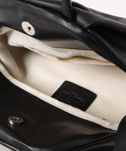 tsumori chisato CARRY(ツモリチサトキャリー)の「ハンドバッグ ツモリチサト ラムギャザー(ハンドバッグ・レディース・シルバー/ブラック・FREE)」の6枚目の写真
