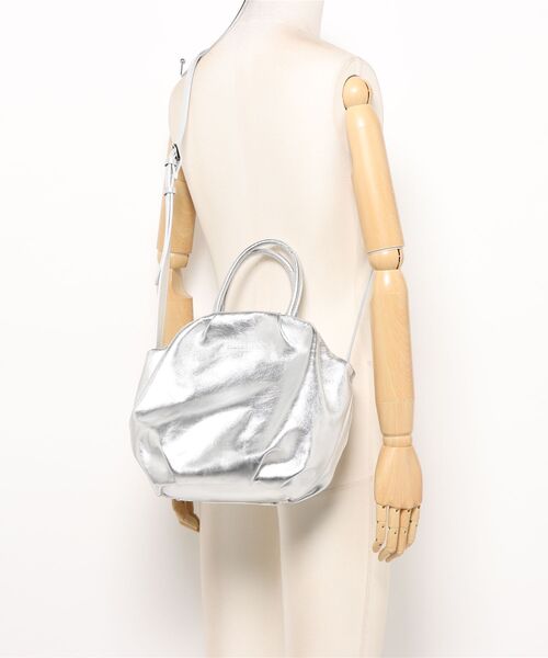 tsumori chisato CARRY(ツモリチサトキャリー)の「ハンドバッグ ツモリチサト ラムギャザー(ハンドバッグ・レディース・シルバー/ブラック・FREE)」の7枚目の写真