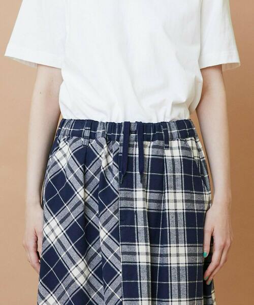 FRAPBOIS(フラボア)の「チェックパッチスカート(スカート・レディース・ブラウン/ネイビー・0/1)」の7枚目の写真