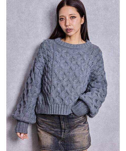 GYDA(ジェイダ)の「ケーブルクルーネックニットトップス(ニット/セーター・レディース・グレー/アイボリー/レッド・FREE)」の2枚目の写真