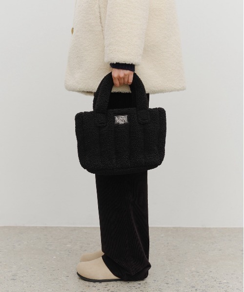 MARITHE + FRANCOIS GIRBAUD(マリテフランソワジルボー)の「CLASSIC LOGO BOUCLE PADDING BAG(ハンドバッグ・レディース・Black/Beige・フリー)」の1枚目の写真