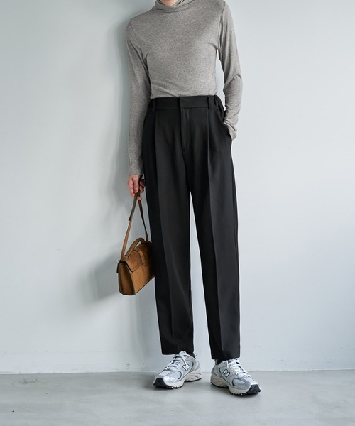STYLE DELI(スタイルデリ)の「ストレッチツイルBASICタックパンツ(スラックス・レディース・ブラック/アイボリー/グレイッシュベージュ/バーガンディー・X-SMALL/SMALL/MEDIUM)」の2枚目の写真
