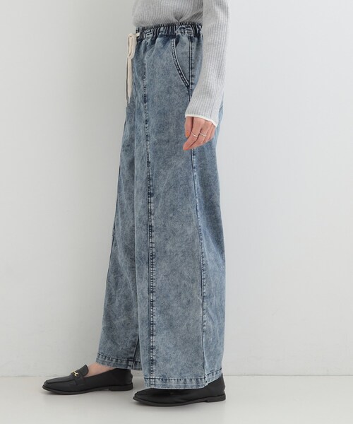 SHOO・LA・RUE(シューラルー)の「【S-LL】抜け感あるスタイルに ケミカルデニム イージーワイドパンツ(デニムパンツ・レディース・ネイビー/ブラック・01/02/03/04)」の16枚目の写真