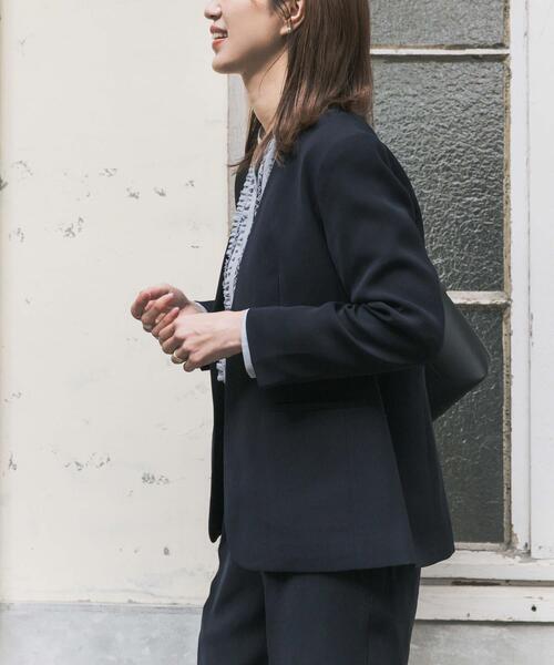 URBAN RESEARCH DOORS（アーバンリサーチドアーズ）の「ノーカラージャケット（スーツジャケット・レディース・ネイビー/ブラック・FREE）」の6枚目の写真