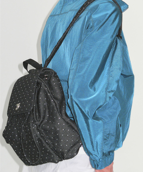 YEOMIMの「mini day backpack (star black)(バックパック/リュック・レディース・ブラック・FREE)」の4枚目の写真