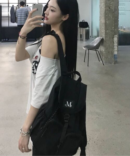 MUCENT(ムセント)の「フレン2ポケットナイロンビッグバックパック(成人男女共用)(バックパック/リュック・レディース・ブラック・FREE)」の10枚目の写真