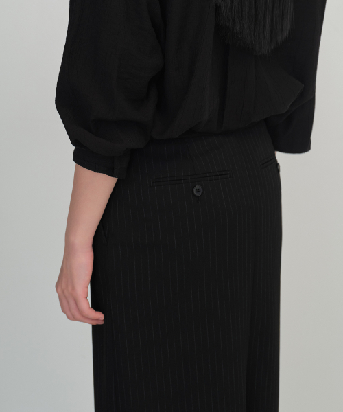 MUSINSA STANDARD WOMAN（ムシンサスタンダードウーマン）の「ウィメンズピンストライプストレートマキシスカート[ブラック]（スカート・レディース・その他・SMALL/MEDIUM/LARGE/X-SMALL）」の6枚目の写真