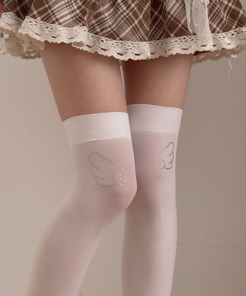 Nia（ニア）の「Nia(ニア)/【選べる2サイズ】　ストーン付き　エンジェルデザインソックス（ソックス/靴下・レディース・ブラック系1/ホワイト系2/ホワイト系1/ブラック系2・FREE）」の2枚目の写真