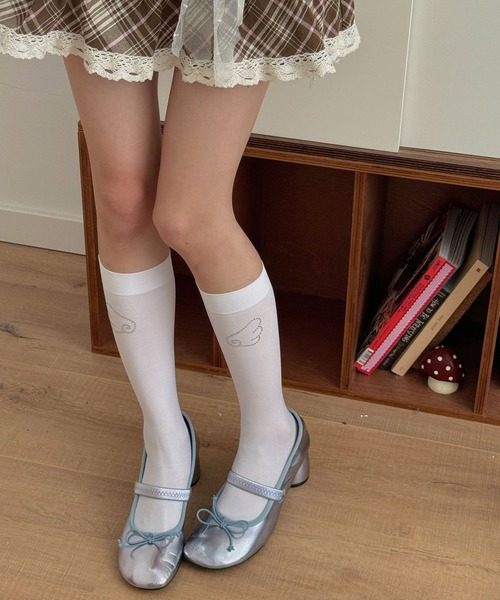 Nia（ニア）の「Nia(ニア)/【選べる2サイズ】　ストーン付き　エンジェルデザインソックス（ソックス/靴下・レディース・ブラック系1/ホワイト系2/ホワイト系1/ブラック系2・FREE）」の6枚目の写真