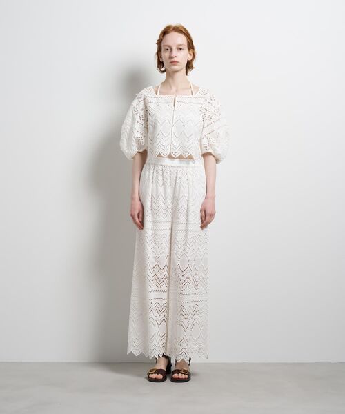 LANVIN en Bleu(ランバンオンブルー)の「エンブロイダリーコットンレースブラウス(シャツ/ブラウス・レディース・オフホワイト/ブラック・38)」の3枚目の写真