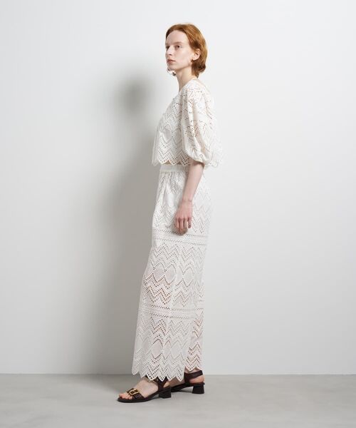 LANVIN en Bleu(ランバンオンブルー)の「エンブロイダリーコットンレースブラウス(シャツ/ブラウス・レディース・オフホワイト/ブラック・38)」の4枚目の写真