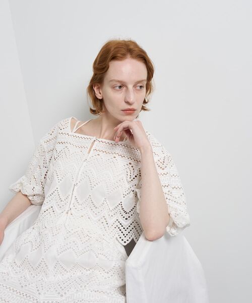 LANVIN en Bleu(ランバンオンブルー)の「エンブロイダリーコットンレースブラウス(シャツ/ブラウス・レディース・オフホワイト/ブラック・38)」の11枚目の写真