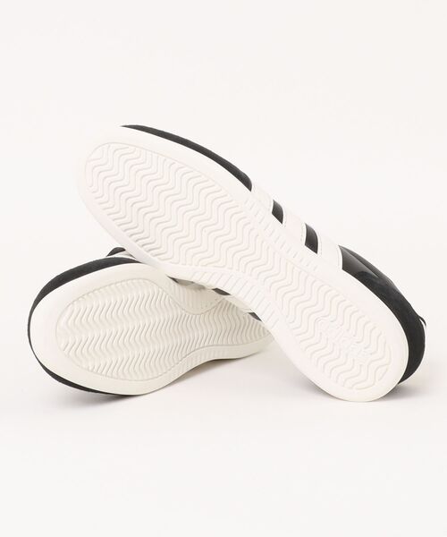 adidas(アディダス)の「adidas アディダス BARREDA LO メンズスニーカー ロープロファイルシューズ(バレダロー) HQ7382 コアブラック/コアホワイト/オフホワイト(スニーカー・メンズ・ブラック×ホワイト・25.5cm/26.0cm/26.5cm/27.0cm/27.5cm/28.0cm/28.5cm/29.0cm/30.0cm)」の3枚目の写真