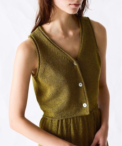WALANCE（ワランス）の「paper knit 2way top（ベスト・レディース・サンドベージュ/ブラック/オリーブ・FREE）」の4枚目の写真