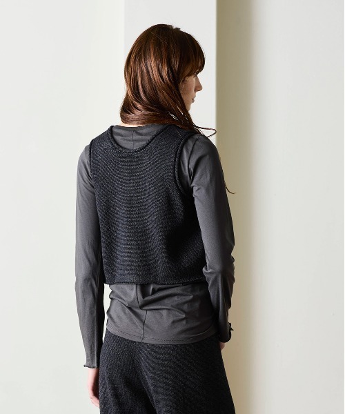 WALANCE（ワランス）の「paper knit 2way top（ベスト・レディース・サンドベージュ/ブラック/オリーブ・FREE）」の14枚目の写真