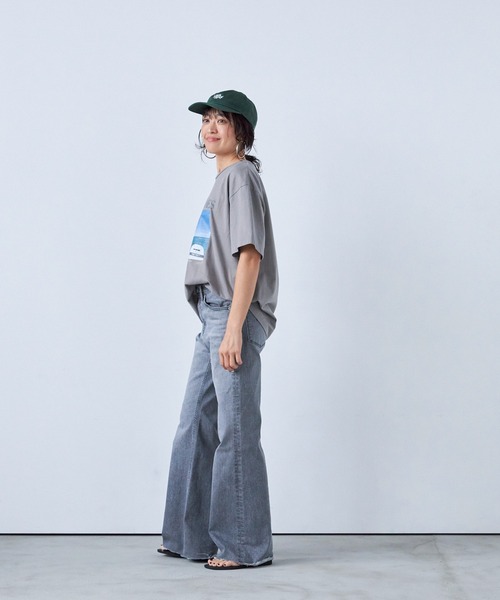 YANUK(ヤヌーク)の「フレア"CLAIRE"(デニムパンツ・レディース・ライトグレー・27inch/26inch/25inch/24inch/23inch/22inch)」の3枚目の写真