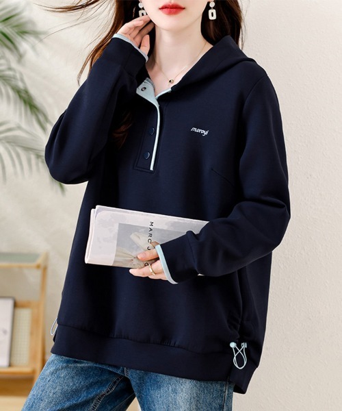 ONEP STAR(ワンピスター)の「刺繍ロゴ入り×フード付きボタンデザインスウェット(スウェット・レディース・ネイビー・X-LARGE/LARGE)」の4枚目の写真