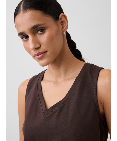 GAP（ギャップ）の「ヘビーウェイト Vネック クロップド シェルタンクトップ（タンクトップ・レディース・ブラック/レッド/ブラウン/ホワイト・XXS/XL/L/M/S/XS）」の15枚目の写真