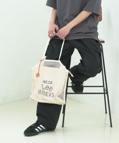 Lee（リー）の「【LEE/リー】【春夏トレンド・涼しげメッシュ】メッシュバッグ インナー巾着ポーチ付き シアー感 巾着トート（トートバッグ・レディース・ブラック/ブラウン/オフホワイト・FREE）」の4枚目の写真