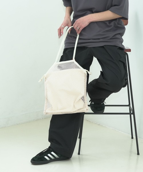 Lee（リー）の「【LEE/リー】【春夏トレンド・涼しげメッシュ】メッシュバッグ インナー巾着ポーチ付き シアー感 巾着トート（トートバッグ・レディース・ブラック/ブラウン/オフホワイト・FREE）」の7枚目の写真