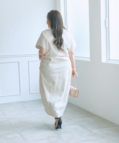 SMILE LAND(スマイルランド)の「<大きいサイズ>【らめちゃんコラボ】ウエストギャザーデニムワンピース(ワンピース・レディース・キナリ/インディゴブルー・4L/3L/LL/L/5L)」の6枚目の写真