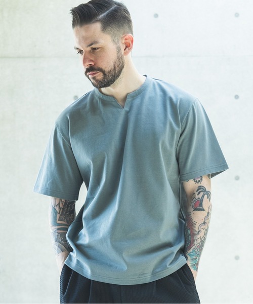 MR.OLIVE(ミスターオリーブ)の「COOL TOUCH COTTON / KEY NECK T-SHIRT / M262106(Tシャツ/カットソー・メンズ・オフホワイト/ブルー/ブラック・MEDIUM/LARGE)」の2枚目の写真