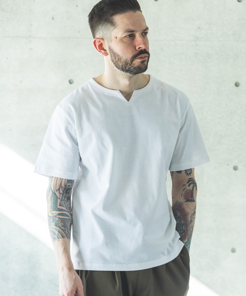 MR.OLIVE(ミスターオリーブ)の「COOL TOUCH COTTON / KEY NECK T-SHIRT / M262106(Tシャツ/カットソー・メンズ・オフホワイト/ブルー/ブラック・MEDIUM/LARGE)」の4枚目の写真