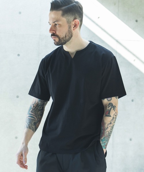 MR.OLIVE(ミスターオリーブ)の「COOL TOUCH COTTON / KEY NECK T-SHIRT / M262106(Tシャツ/カットソー・メンズ・オフホワイト/ブルー/ブラック・MEDIUM/LARGE)」の6枚目の写真