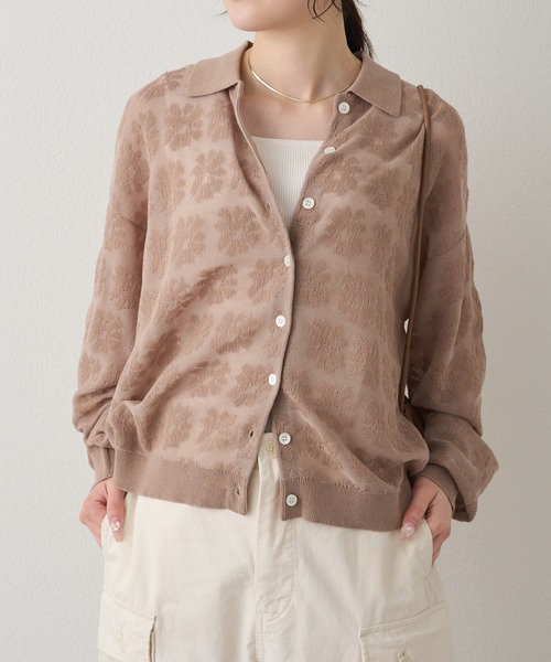 PUAL CE CIN（ピュアルセシン）の「透かし編み花柄ジャガード襟付きカーディガン（カーディガン/ボレロ・レディース・ベージュ/ネイビー/オフホワイト・FREE）」の2枚目の写真