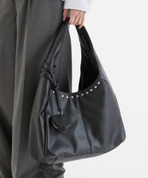 ONCILY（オンシェリー）の「MOON STUDS BIG SHOULDER BAG / ムーンスタッズビッグショルダーバッグ（ハートポーチ付き）（ショルダーバッグ）」