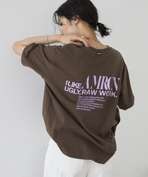 Firsthand（ファーストハンド）の「Americana/アメリカーナ 別注 丸胴 ラフィー天竺 ロゴプリントTEE / リラックスフィット バックプリント半袖Tシャツ（Tシャツ/カットソー）」