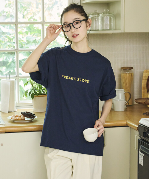FREAK'S STORE(フリークスストア)の「限定展開 リラックスフィット 刺繍ロゴ クルーネック Tシャツ(Tシャツ/カットソー・メンズ・ホワイト/ネイビー/ブラック/ピンク・LARGE/SMALL/MEDIUM)」の6枚目の写真
