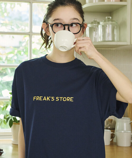 FREAK'S STORE(フリークスストア)の「限定展開 リラックスフィット 刺繍ロゴ クルーネック Tシャツ(Tシャツ/カットソー・メンズ・ホワイト/ネイビー/ブラック/ピンク・LARGE/SMALL/MEDIUM)」の7枚目の写真