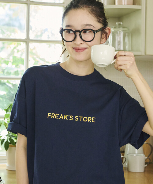 FREAK'S STORE(フリークスストア)の「限定展開 リラックスフィット 刺繍ロゴ クルーネック Tシャツ(Tシャツ/カットソー・メンズ・ホワイト/ネイビー/ブラック/ピンク・LARGE/SMALL/MEDIUM)」の8枚目の写真