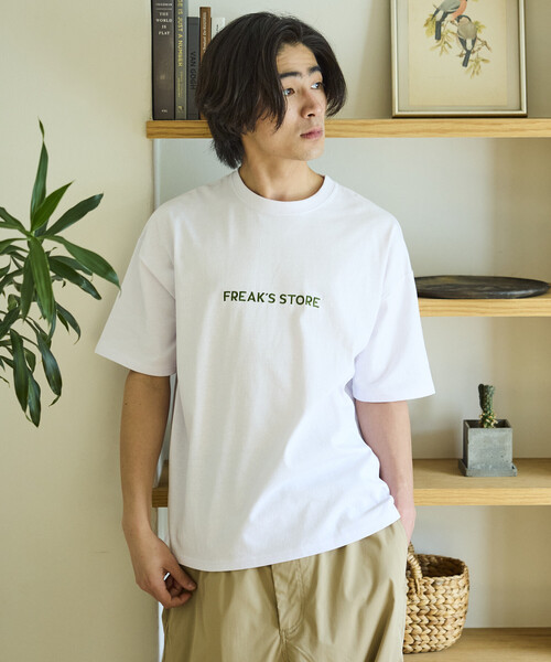 FREAK'S STORE(フリークスストア)の「限定展開 リラックスフィット 刺繍ロゴ クルーネック Tシャツ(Tシャツ/カットソー・メンズ・ホワイト/ネイビー/ブラック/ピンク・LARGE/SMALL/MEDIUM)」の5枚目の写真