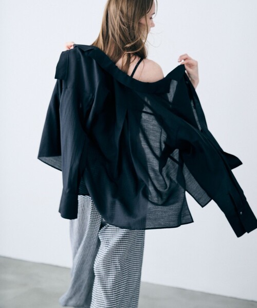 uncrave(アンクレイヴ)の「リヨセルシルクローン シャツ(シャツ/ブラウス・レディース・ブラック系/ベージュ系/ホワイト系・1/FREE)」の1枚目の写真